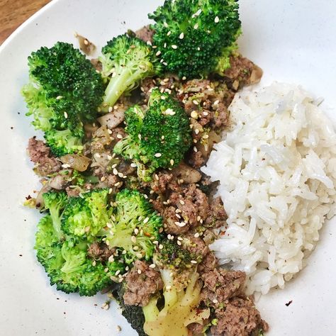 5 Minute Spicy Beef Stir Fry - Brocc Your Body 5 Minute Dinner, Carissa Stanton, Spicy Beef Stir Fry, Brocc Your Body, Broccoli Cheddar Casserole, Dairy Free Lunch, Beef Stir Fry, Spicy Beef, Favorite Meals