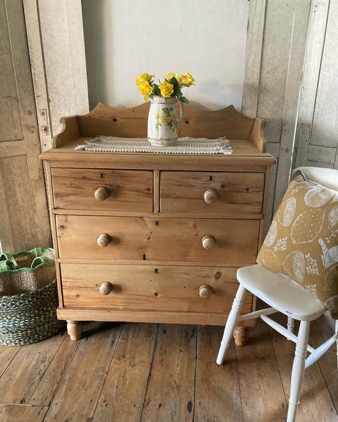 I have always loved a galleried top on pieces of furniture and I think this pine chest of drawers is especially nice, don’t you? #antiquepine #vintagepine #pinechestofdrawers #rustichome #countrylivinguk #vintageshopping #vintagehome #finditstyleit #interiorstylingideas #styleithappyhome #sourceforthegoose #devon #southmolton #interiorsshop #northdevon #barnstaple #bideford #interiorbloggers #vintagebloggers Country Living Uk, Pine Chest Of Drawers, Pine Chests, North Devon, Chest Of Drawers, Rustic House, Devon, Interior Styling, Vintage Shops