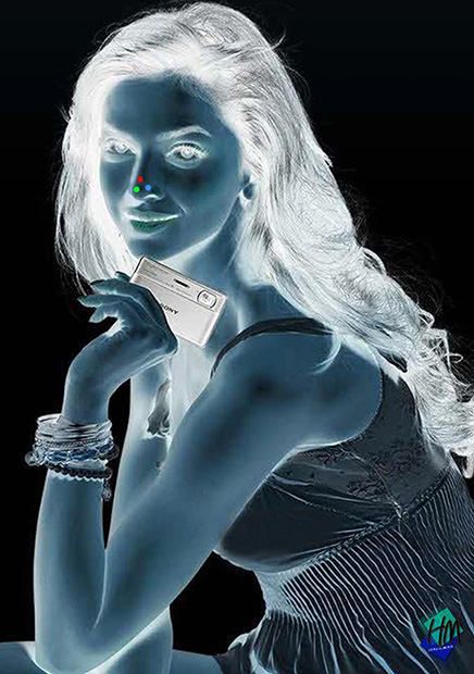 Here’s something that’ll blow your mind (sorry that it’s an ad): stare at the colored dots on this girl’s nose for 30 seconds, then quickly look at a white wall or ceiling (or anything pure white) and start blinking rapidly. Congratulations, you just processed a negative with your brain! Stare At The Red Dot, Optical Illusion Photos, Funny Illusions, Illusion Photos, Eye Tricks, Cool Illusions, Cool Optical Illusions, Boris Vallejo, Foto Tips