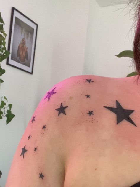 stars star tattoo on shoulder cute tattoos tattoo idea korean tattoo Star Tattoos Shoulder, Stars Tattoo Arm, Stars On Shoulder Tattoo, Star Tattoo Shoulder, Star Arm Tattoo, Star Shoulder Tattoo, Star Chest Tattoo, Tattoo Ideas Star, Star Tattoo Ideas