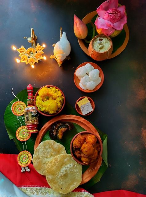 Bengali Marriage, Bengali Sweets, Laxmi Pooja, Festival Pics, Lakshmi Puja, Puja Decoration, Navratri Puja, Indian Food Photography, Breakfast Pictures