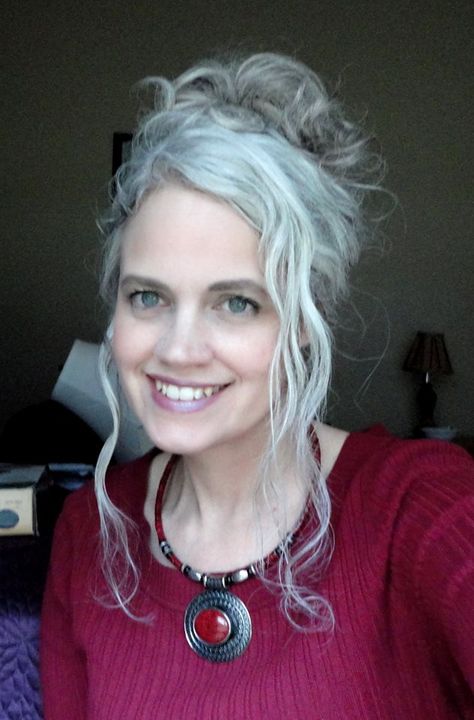 . Gray Hair Updo, Silver Hair Updo, Low Effort Hairstyles, Hairstyles White Hair, Brown Hair Pictures, Grey Brown Hair, Silver Haired Beauties, Grey Curly Hair, Gorgeous Gray Hair