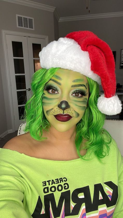 mrs_bella_maria on Instagram: 🎄Grinch Makeup look🎄 I created this look using both eye shadows and face paint. Are you a grinch? 😂 Deets below! 🎨 Paint… Female Grinch Costume, Grinch Party Costume, Simple Grinch Makeup, Grinch Eye Makeup, Yoda Face Paint, Cute Grinch Makeup, Easy Grinch Makeup, Whoville Makeup, Grinch Makeup Looks