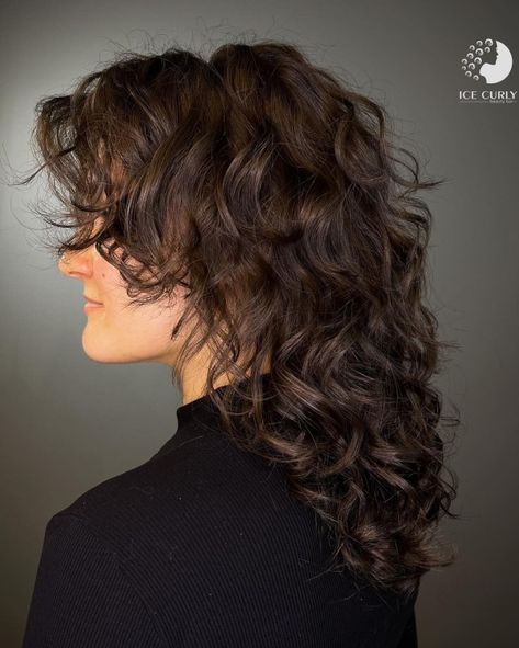 Cute Long Wavy Cut with Layers Deva Haircut, 2a Haircut, Deva Cut Curly Hair, Mullet Curly, Deva Cut, Natural Curly Hair Cuts, Layered Curly Hair, Curly Hair Photos, Wavy Haircuts