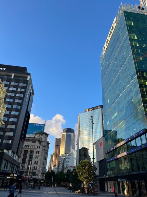 Morning in Commercial Bay in Auckland Aotearoa New Zealand. Urban area, pedestrians, buildings, modern architecture, city. #work #aesthetic #lifestyle Urban Area Photography, City Work Aesthetic, Auckland Aesthetic, Buildings Modern, Work Aesthetic, Architecture City, Aesthetic Lifestyle, Auckland New Zealand, Urban City