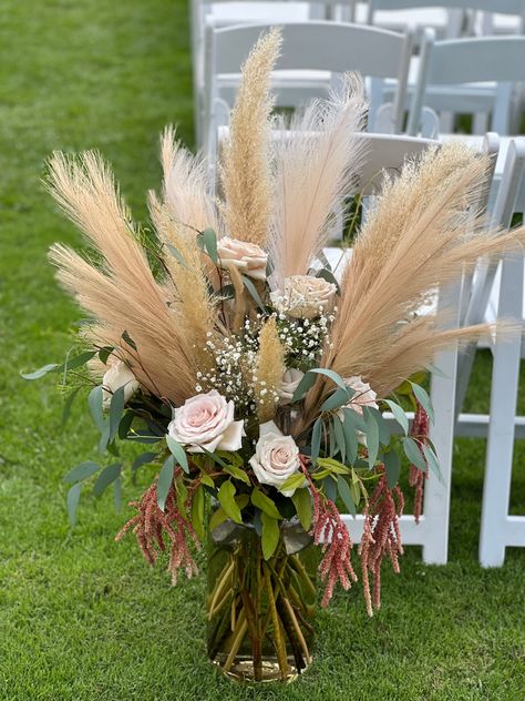 Pampas And Greenery, Pampas Decoration, Fall Roses, Boho Wedding Flowers, Boho Wedding, Wedding Flowers, Roses, Table Decorations, Weddings