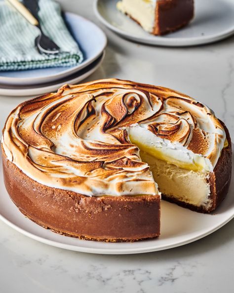 Meringue Cheesecake, Lemon Mascarpone, Easter Cheesecake, Lemon Meringue Cheesecake, Easy Bundt Cake, Homemade Cheesecake, Lemon Dessert Recipes, Creamy Cheesecake, Lemon Desserts