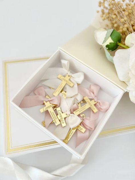 Baptism Favor Tag Gold Rectangle Name Tag Cross Baptism - Etsy Australia Magnet Favors, Christening Candle, First Communion Favors, Baptism Decorations, Communion Favors, Baby Favors, Christening Favors, Favors Birthday, Wedding Gift Tags