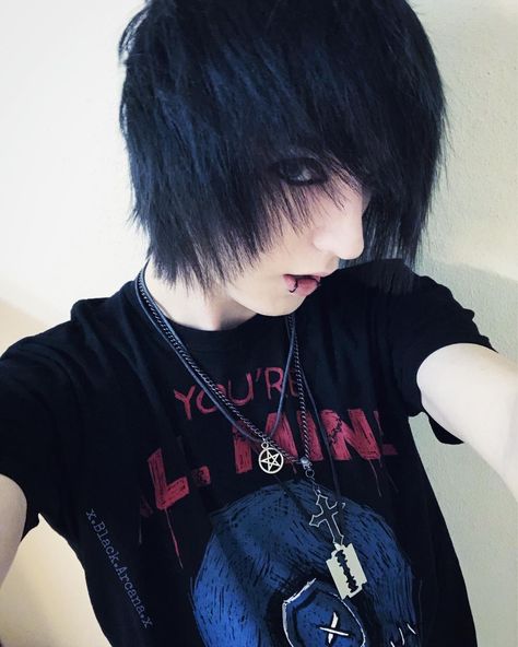 Pfp Wallpapers, Scene Clothing, Edgy Emo, 2000s Goth, Emo Pfp, Ideas Clothes, Emo Boy, Grunge Skater, Emo Scene