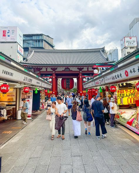 Nakamise-dori Street is one of the oldest shopping streets in Japan, located in Asakusa, Tokyo. It leads up to the famous Senso-ji Temple, a major Buddhist temple and one of Tokyo’s top cultural attractions. The street is about 250 meters long and lined with nearly 90 shops that sell traditional Japanese snacks, souvenirs, clothing, and crafts. Nakamise-dori has a history dating back to the Edo period (1603–1868), when merchants set up stalls along the path to cater to temple visitors. Today... Streets In Japan, Asakusa Tokyo, Sensoji Temple, Japanese Snacks, Edo Period, Buddhist Temple, Traditional Japanese, Japanese Traditional, Temple