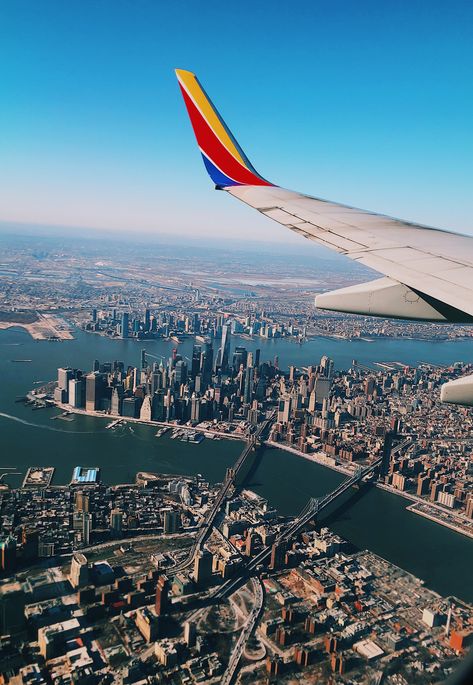 Views of NYC Life In Usa, American Wallpaper, Southwest Airlines, Exchange Student, Student Travel, Viral Reels, Flight Attendants, Travel Photography Inspiration, Phone Camera