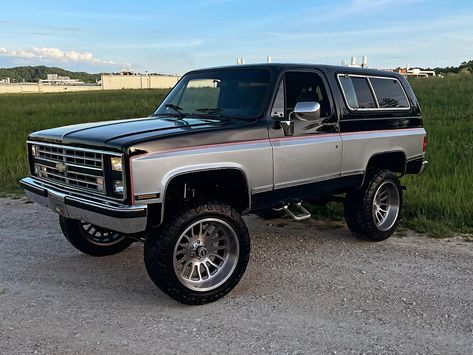 “Off-road Dale” 🏔️ 3️⃣ 1985 K5 Blazer, New Paint, 355 with 700R4 Overdrive Automatic. 4” Lift with 35” Tires. This One gets New Cold AC, Custom Interior of Buyers Choice! ~FREE Delivery -We Handle It All! ~FINANCING AVAILABLE with Just 10% Down! (Requires 600 and Up Credit Score) Call/Text: 606-776-2886 Email: HotRodDirty@yahoo.com SHOP: www.TraditionalHotRod.com #squarebody #c10 #squarebodyc10 #slammed #hotroddirty #roundeye #slick #hotrod #c10squarebodyworldwide #c10fallrevival #c1... Chevy Blazer K5 Interior, C10 For Sale, Chevy Blazer K5, Blazer K5, Chevy Vehicles, K5 Blazer, Custom Interior, Square Body, Mid Size