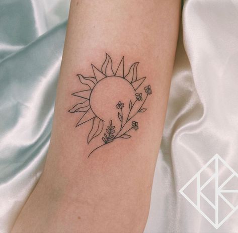 Simplistic Tattoos Forearm, Rising Sun Tattoos, Sunshine Tattoo, Cute Simple Tattoos, Sun Tattoo Designs, Boho Tattoos, Bff Tattoos, Sun Tattoos, Discreet Tattoos