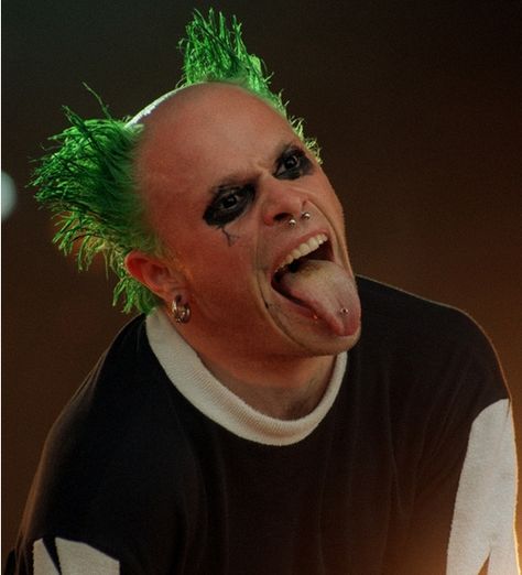 Keith Flint, The Prodigy | 31 Hunks From '90s Bands Then And Now Prodigy Band, Keith Flint, Hanson Brothers, The Chemical Brothers, 90s Bands, The Prodigy, Tattoo Cover, Design Tattoo, Photo Posters