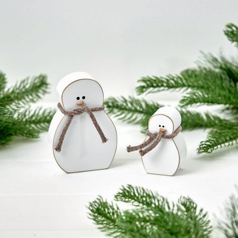 Frosty the Snowman Set of 2 Christmas Wooden Snowmen Wooden - Etsy UK Merry Christmas Nails, Snowman Blocks, Christmas Nails Ideas, Toy Money, Wooden Snowmen, Wooden Decorations, Scrap Wood Crafts, Wooden Snowman, Frosty The Snowman