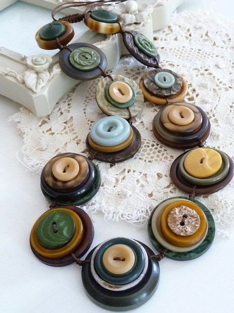 Button Creations, Button Necklace, Button Bracelet, Diy Buttons, Antique Buttons, Button Jewelry, Button Art, Button Crafts, Pavlova