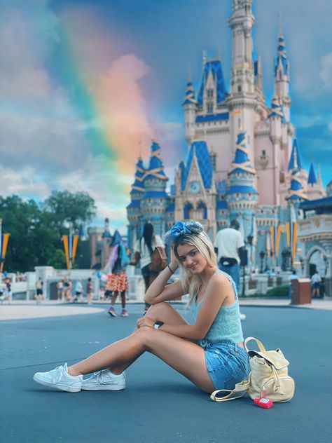 Magic Kingdom Disney World Photo Ideas, Disneyland Castle Pictures, Magic Kingdom Photo Ideas, Disneyworld Pictures, Disney Winter Outfits, Disney World Photo Ideas, Magic Kingdom Castle, Kingdom Castle, Disney Poses