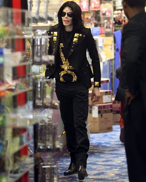 Royal Family Jewels, Kids Shopping, Joseph Jackson, 15 May, Michael Jackson Pics, King Of Pop, Beverly Hills California, Family Jewels, King Of Pops