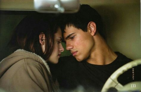 Jake and Bella:) New Moon Movie, Rosalie Cullen, Jacob Black Twilight, Moon Movie, Jacob And Bella, Twilight Jacob, Twilight Wolf, Twilight Saga New Moon, Rosalie Hale