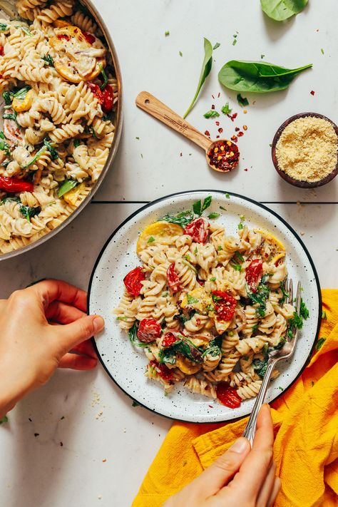 Creamy Vegan White Pasta with Summer Vegetables White Sauce For Pasta, Vegan White Sauce, Sauce For Pasta, Light Pasta, Slow Roasted Tomatoes, Glutenfree Recipe, White Sauce Pasta, Grilled Chicken Breast, Summer Vegetables