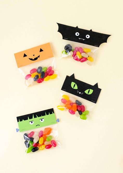 Treat Bags For Halloween, Free Halloween Coloring Pages, Halloween Class Party, Dulces Halloween, Treat Bag Toppers, Halloween Printables Free, Halloween Candy Bags, Mickey Mouse Parties, Bag Topper