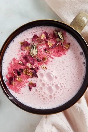 Maca Latte, Rose Latte, Homemade Nut Milk, Moon Milk, Beet Root, Rose Recipes, Beetroot Powder, Powder Recipe, Pink Foods