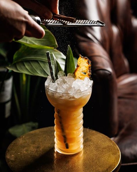 Tropical Cocktails, Pineapple Cocktail, Cocktail Photography, Tiki Drinks, Tiki Cocktails, Cocktail Garnish, Modern Tropical, High Tide, Pineapple Juice