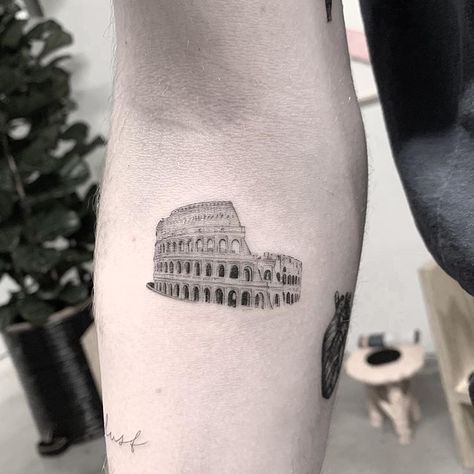 Coliseum Tattoo, Boxing Tattoos, Microrealism Tattoo, Painting Tattoos, Italy Tattoo, Roman Tattoo, Classical Sculpture, Nyc Tattoo, L Tattoo