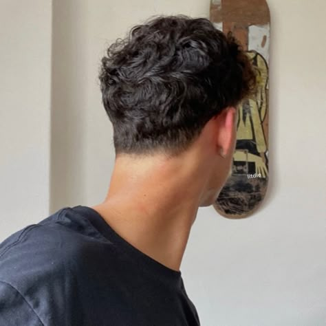 Taper Haircut Men, Low Taper Haircut, Mens Haircuts Thick Hair, Mens Haircuts Wavy Hair, Taper Fade Short Hair, Mens Haircuts Straight Hair, Fade Haircut Curly Hair, Low Taper Fade Haircut, Curly Hair Fade