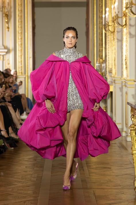 Tony Ward Couture, 23 Fashion, Mode Mantel, Look Festival, Tony Ward, Cape Jacket, Couture Week, Winter 2022, Mode Vintage