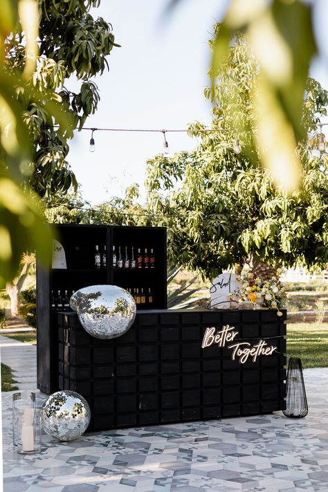 Black Outdoor Bar With Neon Sign in Garden Under String Lights, Melted Disco Balls Disco Ball Wedding, Foodtrucks Ideas, Cocktail Decoration, Opulent Wedding, Black Gold Wedding, Garden Reception, Disco Theme, Ball Wedding, Gold Wedding Decorations