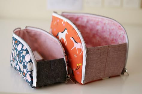 Pouch Diy, Zipper Pouch Tutorial, Lunch Tote Bag, Box Pouch, Pouch Tutorial, Pouch Pattern, Sewing Bags, Patchwork Bags, Diy Bags