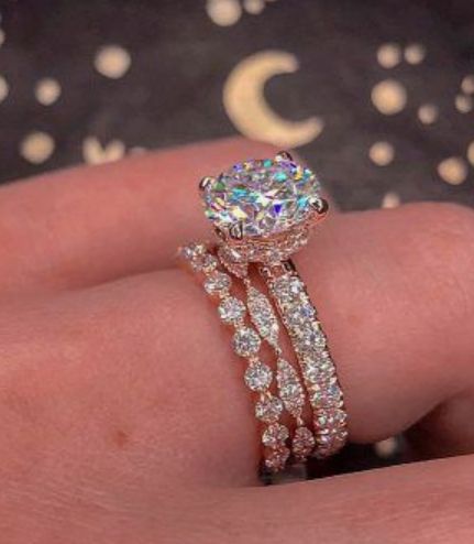 Dig Jewelry, Beautiful Wedding Rings, Future Wedding Plans, Sparkling Diamond, Diamond Engagement Ring Set, Beautiful Engagement Rings, Diamond Wedding Ring, Wedding Band Sets, Engagement Ring Set