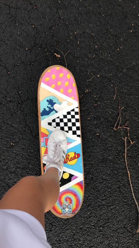 Skateboard Design Diy Paint, Painted Skateboard, Skateboard Designs, Custom Skates, Skateboard Aesthetic, Skateboard Deck Art, Deck Art, Skateboard Art Design, Deck Designs