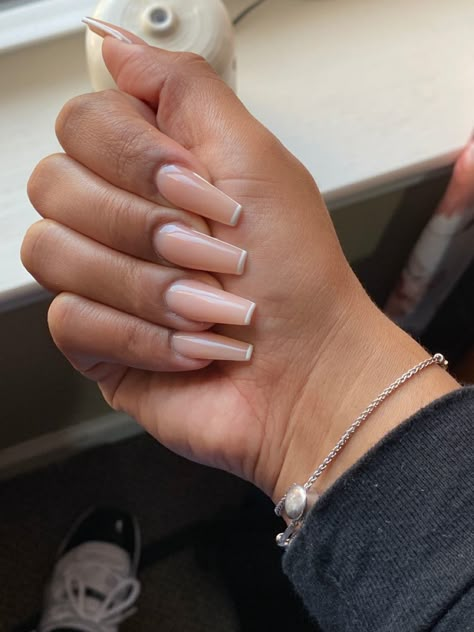 White Outline Acrylic Nails, White Outline Nails, Outline Nail Design, Nude Ballerina Nails, Nude White Nails, White And Nude Nails, Nude And White Nails, Simple Nude Nails, Nude Coffin Nails