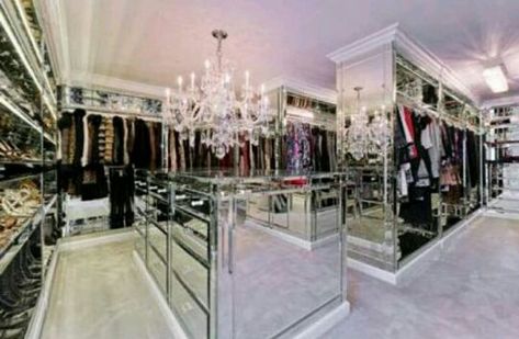 Dream Closet Room, Walk In Closet Luxury, Girls Dream Closet, Closet Organization Bins, Master Closet Design, Closet Mirror, Amazing Closets, Walking Closet, Dream Closet Design