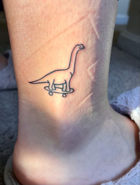 So incredibly happy how my new tattoo turned out!! Its my favorite dinosaur on a skateboard because why not 🤷🏽‍♀️🥰 Dinosaur On A Skateboard Tattoo, Brontosaurus Tattoo, Brachiosaurus Tattoo, Dinosaur On Skateboard, Dino Tattoo, Skateboard Tattoo, Dinosaur Tattoo, Dinosaur Tattoos, Spine Tattoos For Women