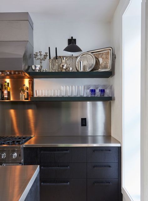 We Can't Get Enough of the Retro Vibes in This Brooklyn Brownstone | Architectural Digest Modern Backsplash Ideas Kitchen, Stainless Backsplash Kitchen, Brushed Stainless Steel Kitchen, Stainless Steel Kitchen Bench, Stainless Steel Kitchen Backsplash Ideas, Steel Backsplash Kitchen, Kitchen Design Stainless Steel, Cement Backsplash, Steel Kitchen Backsplash