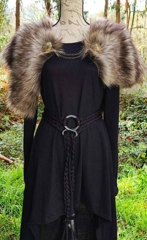 Castle Core, Norse Witch, Viking Aesthetic, Httyd Oc, Costume Viking, Fair Outfit, Viking Shirt, Viking Dress, Fair Outfits