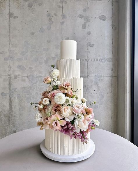 Nikkah Cake, K Cake, Wedding Nikkah, Textured Wedding Cakes, Hummingbird Cake Recipes, Dummy Cake, 2 Tier Cake, Hummingbird Cake, Modern Cakes