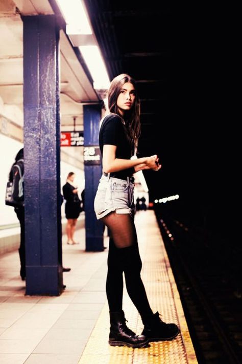 Pinterest: IIDonuttCaree Techno Style, Hippie Rock, Moda Grunge, Goth Outfit, Sock Outfits, Look Retro, Rock Chic, Thigh High Socks, Tumblr Fashion