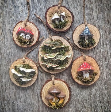 Wood Slice Mushroom, Cottagecore Crafts, Library Crafts, Mushroom Crafts, Wood Slice Art, Short Hair Ideas, Clay Crafts Air Dry, Carving Art, Mushroom Decor