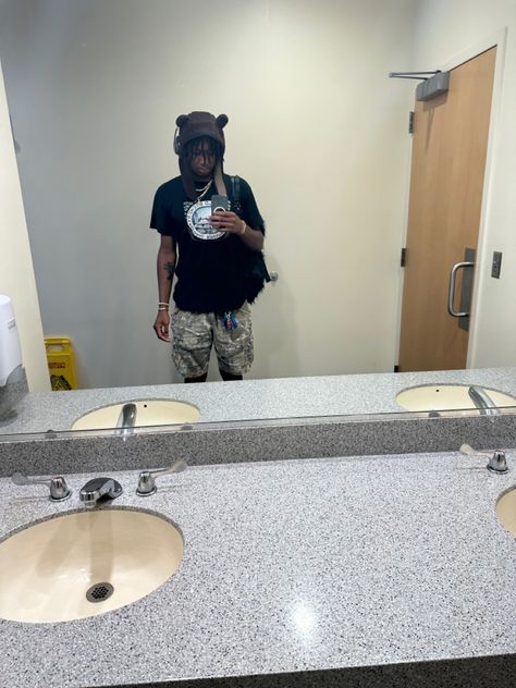 Fitty, outfit of the day, ootd, streetwear, streetwear outfit, fashion, fashion inspo, camo, safety bear hat, vintage, vintage outfit Bear Hat Outfit, Safety Bear Hat, Hat Outfit Men, Ootd Streetwear, Hat Outfit, Vintage Outfit, Bear Hat, Outfits With Hats, Streetwear Outfit