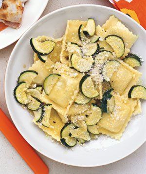 Ravioli With Sautéed Zucchini|Don’t feel like going to the grocery store? Try this 15-minute pasta dish that requires just a few ingredients you may already have on hand. Real Simple Recipes, Sautéed Zucchini, Zucchini Ravioli, Sauteed Zucchini, Cheese Ravioli, 20 Minute Recipes, 15 Minute Meals, Food Info, Main Course Recipes