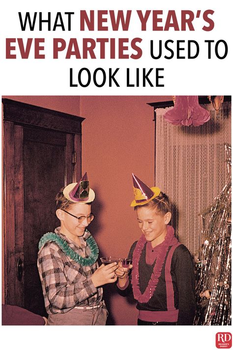 What New Year’s Eve Parties Used to Look Like More Than 50 Years Ago — These vintage photos show how people rang in the New Year from the 1920s through the 1960s. #NewYearsEve #VintagePhotos #Photos #OldPhotos #Photography #NewYears #NewYearsEveParty #Parties #NewYearsParty New Years Eve Vintage, Retro New Years Eve Party, Vintage New Years Eve Pictures, Vintage New Years Eve, Celebrate January, New Years Eve Pictures, Vintage New Years, Happy 2023, Party Fail