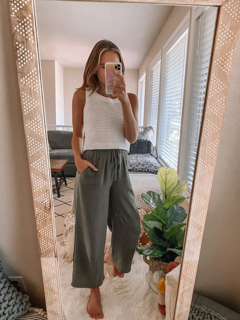 Summer Drinks Outfit Evening, Casual Cool Weather Outfits, Europe Mom Outfits, Mom Boho Style, Outfit Ideas Boho Casual, Friend Lunch Date Outfit, Warm Weather Casual Outfits, Casual Style Outfits Summer, Crunchy Mom Style