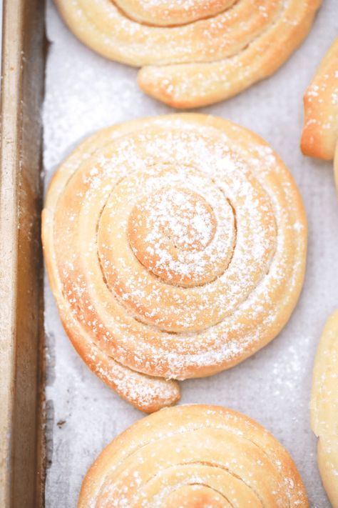 Puerto Rican Mallorca Bread Recipe Mallorca Bread, Puerto Rican Foods, Salted Egg Yolk, Chocolate Work, Pantry Ingredients, Famous Recipe, Puerto Rican Recipes, Types Of Bread, Evening Snacks