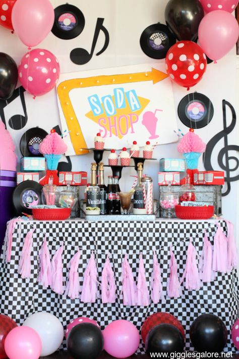 Diy 50s retro soda shop Valentines Theme Party, Grease Themed Parties, Grease Theme, Grease Party, 50s Sock Hop, 50s Theme Parties, Beatles Party, Sock Hop Party, Rockabilly Party