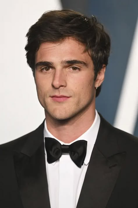 Hot Actors Men, Hot Male Actors, Celebrity Crush Men, Hot Male Celebrities, Famosos Guapos, Noah Flynn, The Kissing Booth, Physical Media, Jacob Elordi