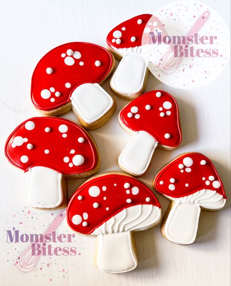 Mushroom Cookies Decorated, Mushroom Dessert, Cookies Flavors, Smurf Birthday, Mushroom Cookie, Mushroom Theme, Cookies Decoration, Mushroom Aesthetic, Mushroom Cookies